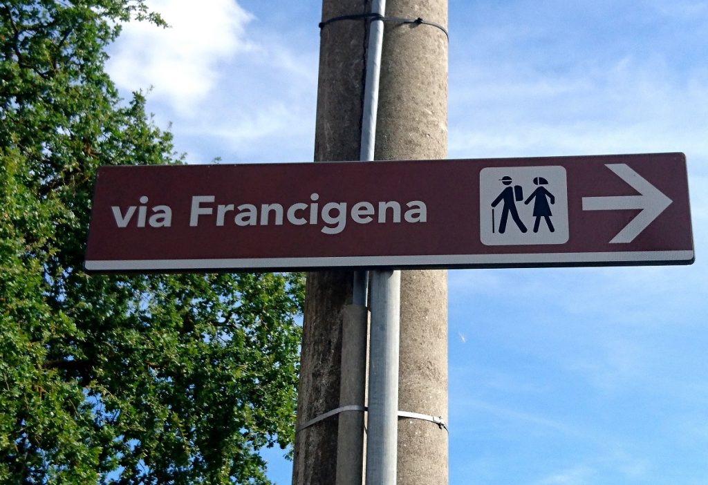 Et skilt med teksten Via Francigena