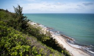 Udsigt over stranden og havet på Nordkystruten